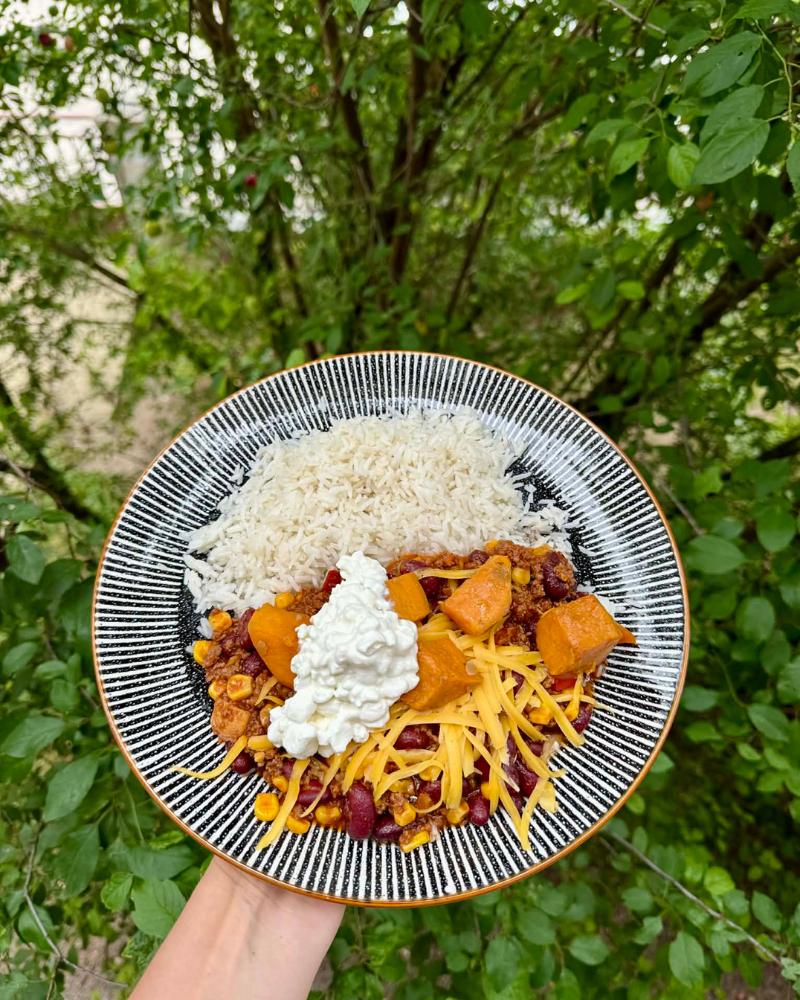 Chilli s batatmi, ryžou a syrom